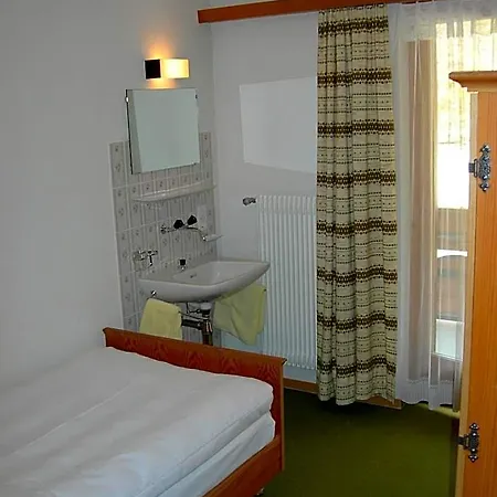Adler Saas-Grund